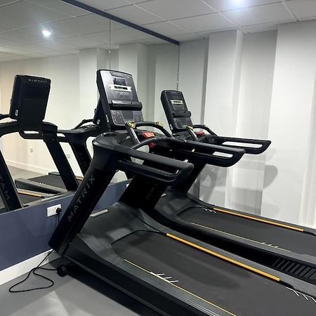 Luxury Oaks Suite, Free Private Parking, 2 Bed 2 Bathroom Apartment, Central Solihull Birmingham Kültér fotó