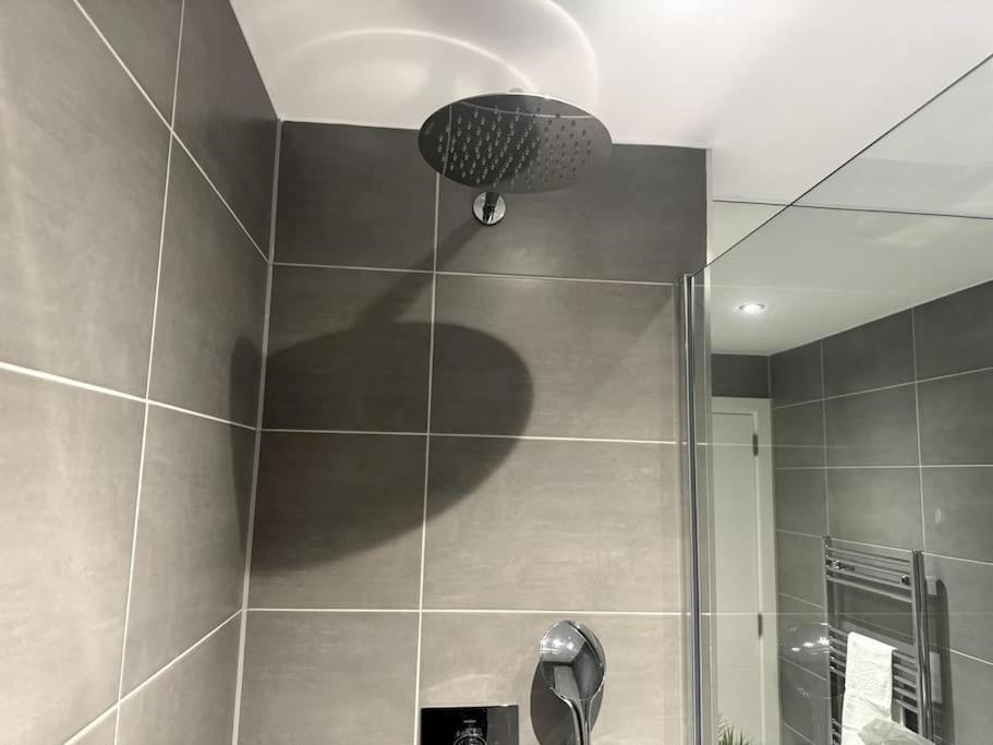 Luxury Oaks Suite, Free Private Parking, 2 Bed 2 Bathroom Apartment, Central Solihull Birmingham Kültér fotó
