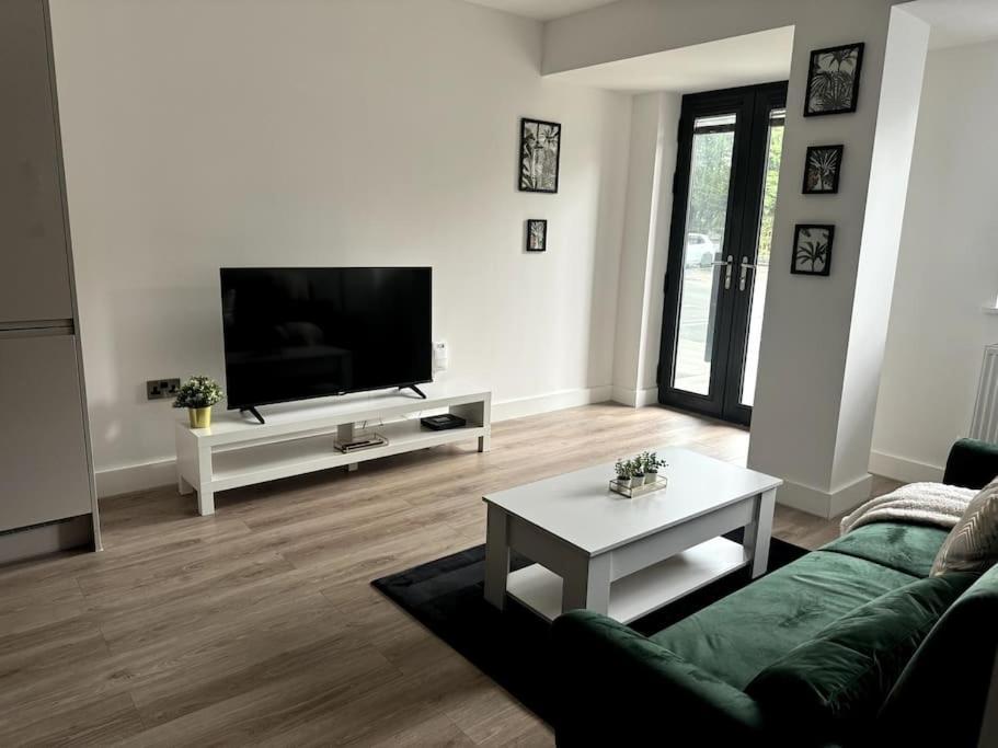 Luxury Oaks Suite, Free Private Parking, 2 Bed 2 Bathroom Apartment, Central Solihull Birmingham Kültér fotó