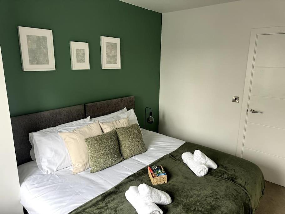 Luxury Oaks Suite, Free Private Parking, 2 Bed 2 Bathroom Apartment, Central Solihull Birmingham Kültér fotó
