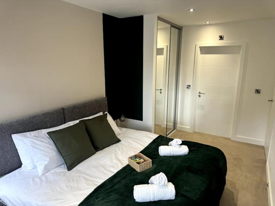 Luxury Oaks Suite, Free Private Parking, 2 Bed 2 Bathroom Apartment, Central Solihull Birmingham Kültér fotó
