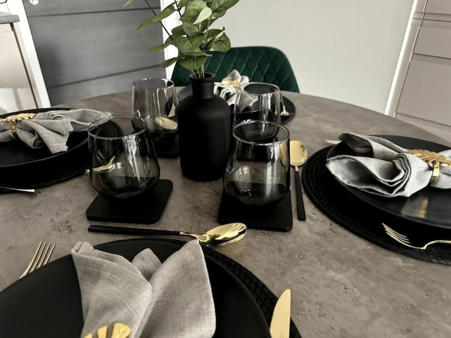 Luxury Oaks Suite, Free Private Parking, 2 Bed 2 Bathroom Apartment, Central Solihull Birmingham Kültér fotó