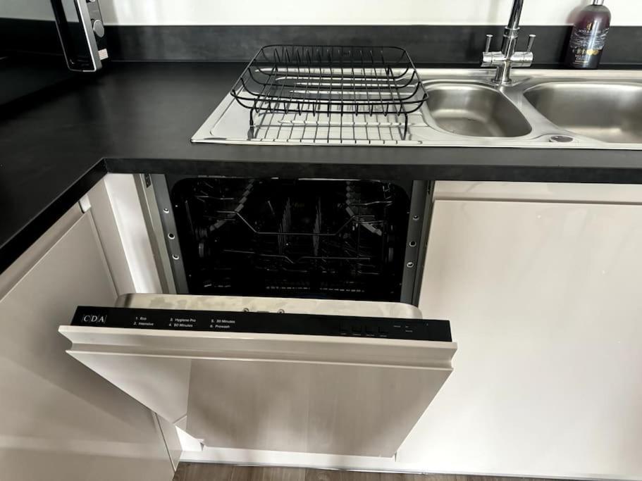 Luxury Oaks Suite, Free Private Parking, 2 Bed 2 Bathroom Apartment, Central Solihull Birmingham Kültér fotó