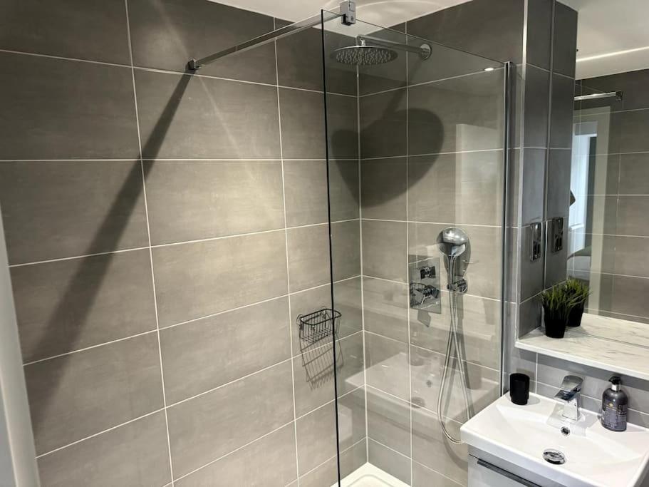 Luxury Oaks Suite, Free Private Parking, 2 Bed 2 Bathroom Apartment, Central Solihull Birmingham Kültér fotó