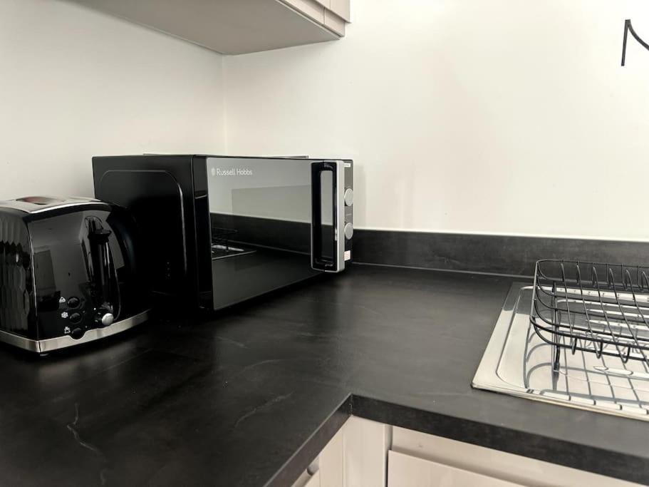 Luxury Oaks Suite, Free Private Parking, 2 Bed 2 Bathroom Apartment, Central Solihull Birmingham Kültér fotó
