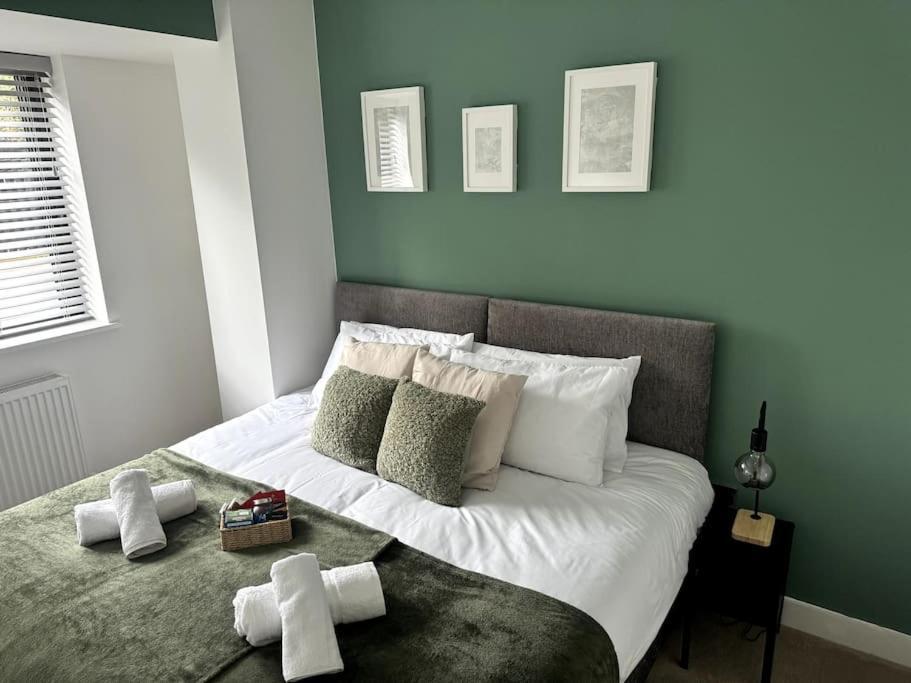 Luxury Oaks Suite, Free Private Parking, 2 Bed 2 Bathroom Apartment, Central Solihull Birmingham Kültér fotó