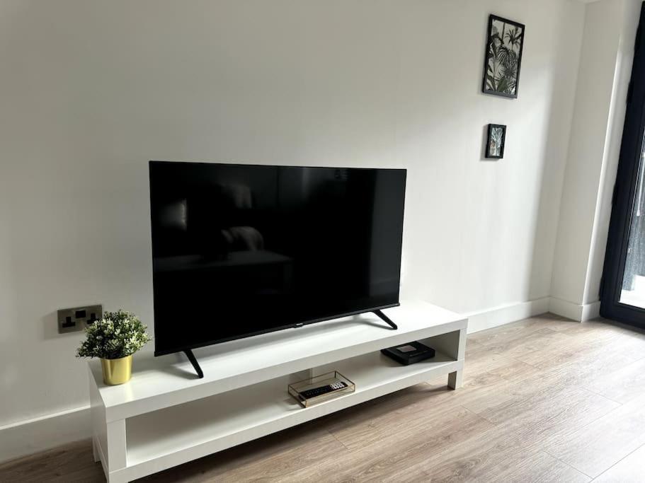 Luxury Oaks Suite, Free Private Parking, 2 Bed 2 Bathroom Apartment, Central Solihull Birmingham Kültér fotó