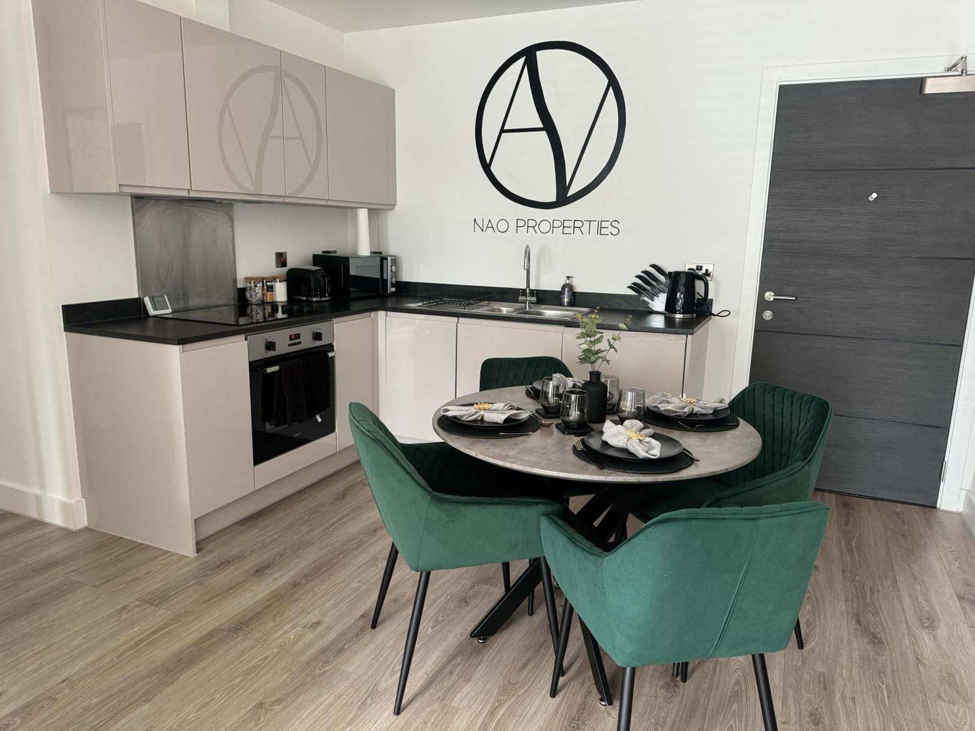 Luxury Oaks Suite, Free Private Parking, 2 Bed 2 Bathroom Apartment, Central Solihull Birmingham Kültér fotó
